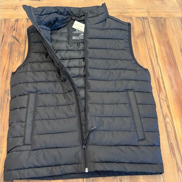 NWT Men's Aeropostale Black Puffer Vest Size XS - Picture 2 of 4